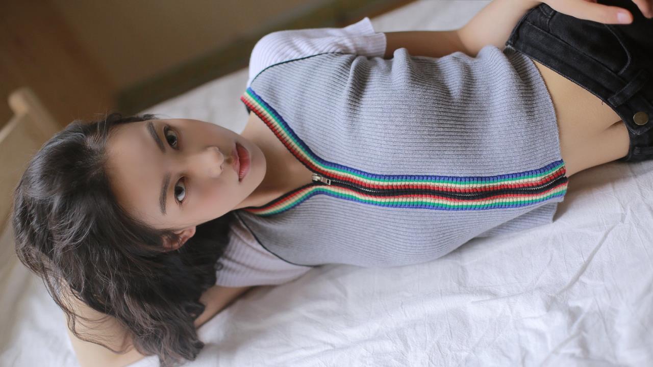 奶妈日常在线观看电影:  深夜静谧，电影里的另一番世界