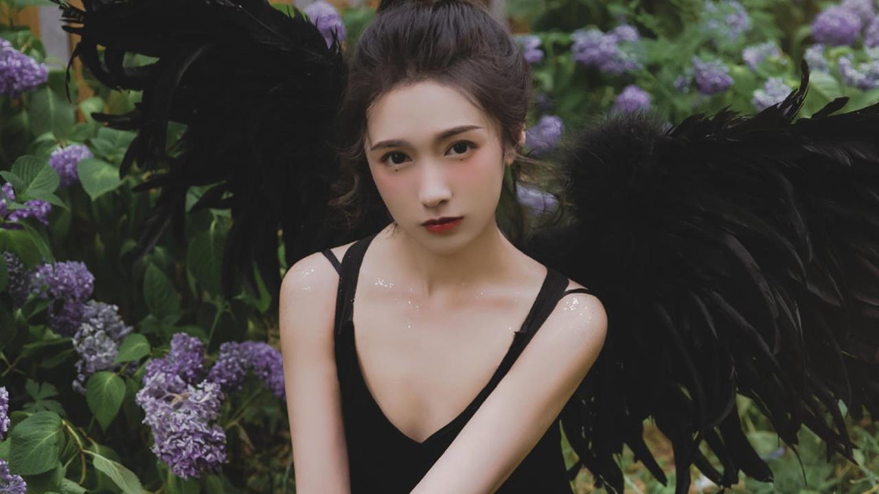 尤妮丝在线：全球时尚潮流，触手可及