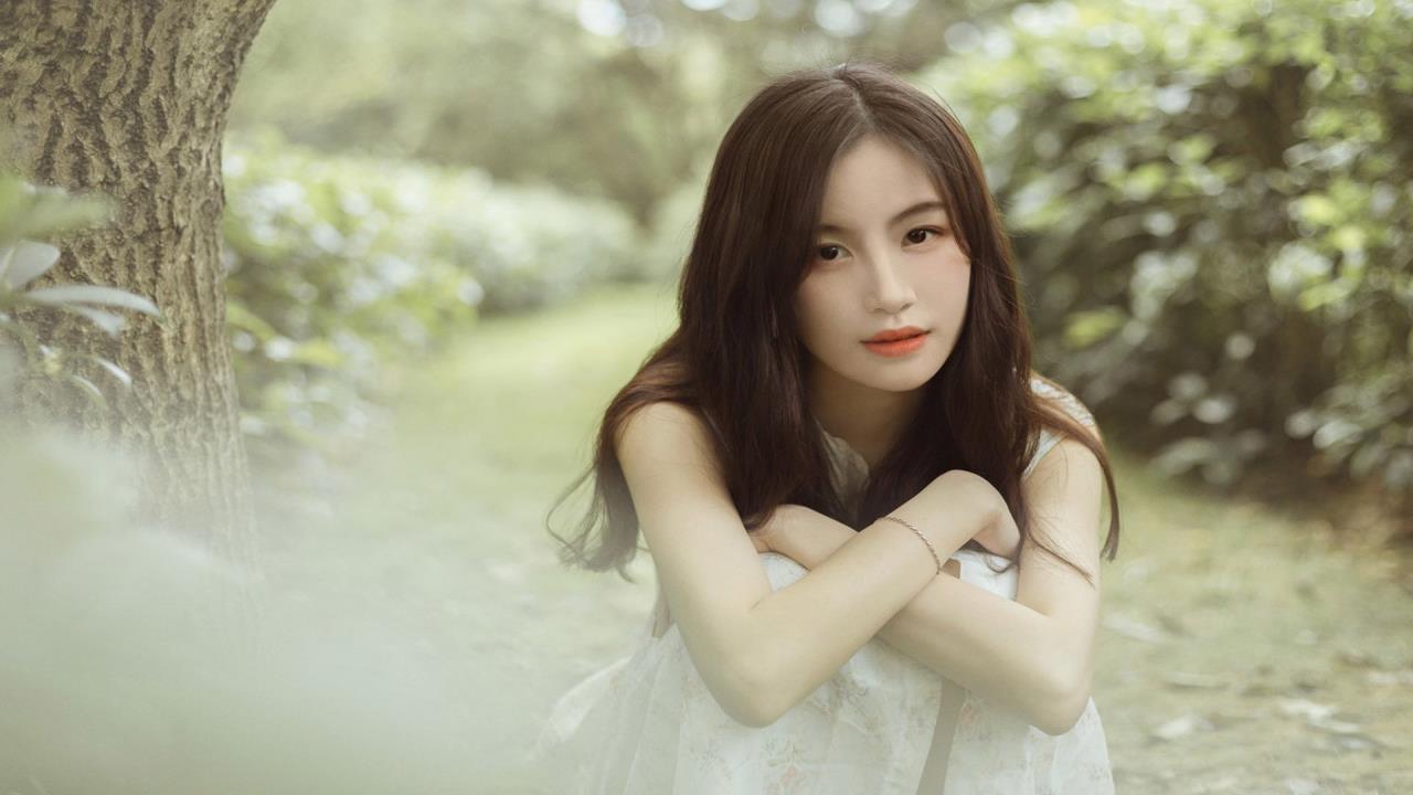 绿茶直播:  主播策略与观众心理博弈